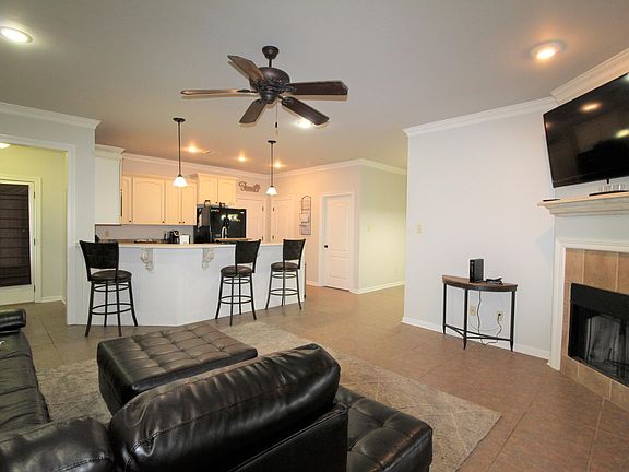 5th image of 329 Saint Matthias Dr