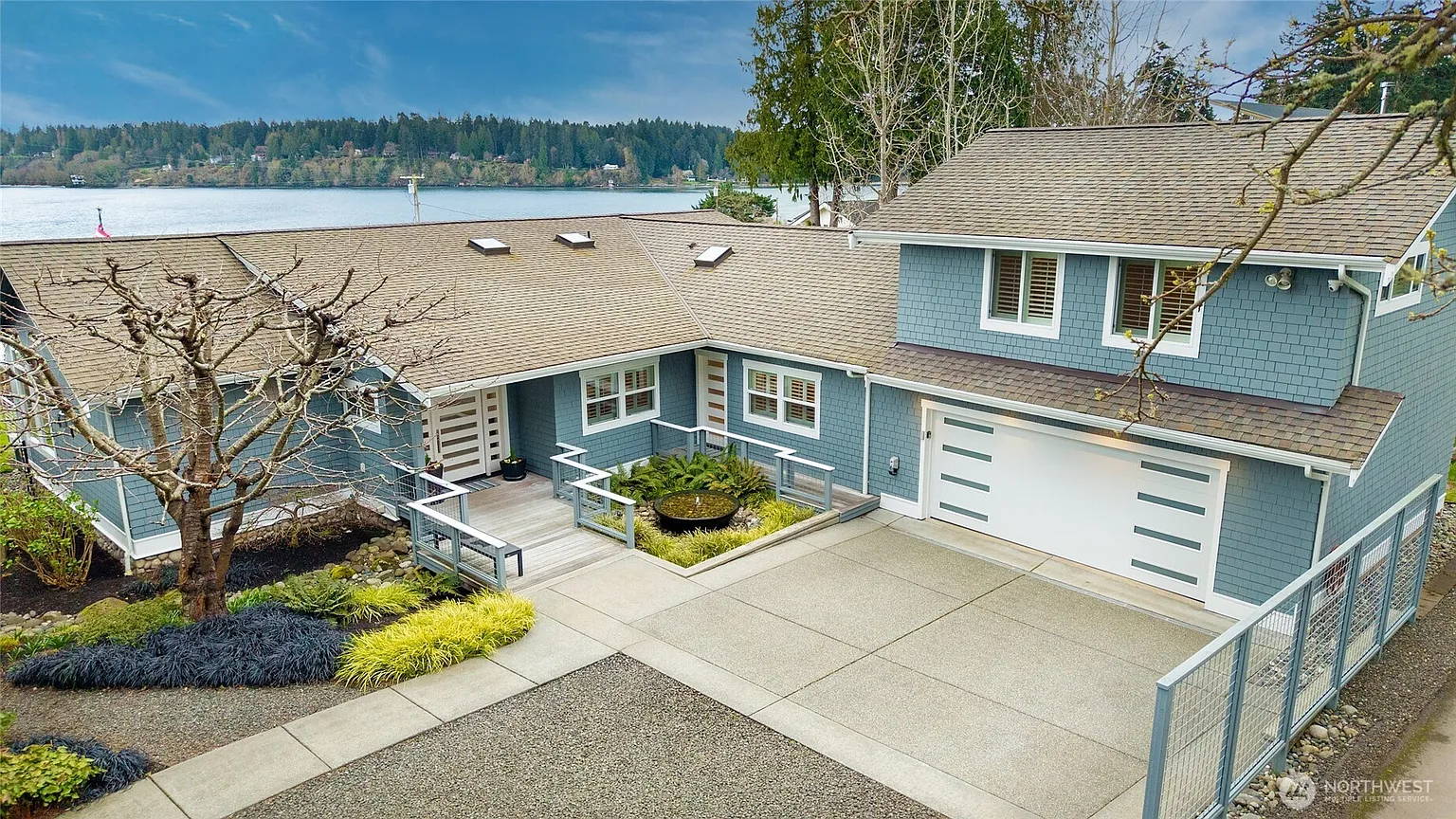 10475 Manitou Beach Drive NE photo 1