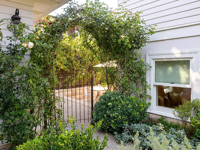 1703 Chapala St #B — Photo 25