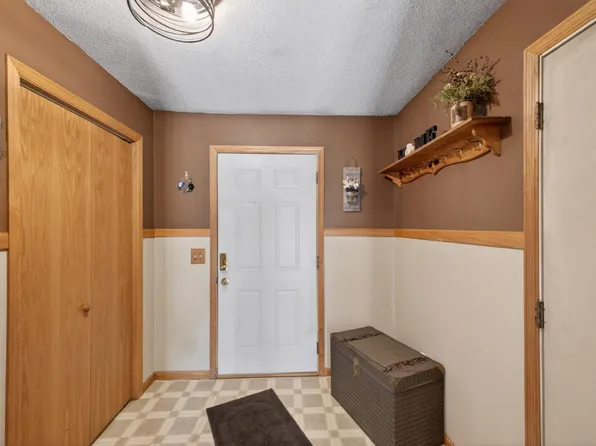 811 Broadway Ave, Wabasha, MN 55981
