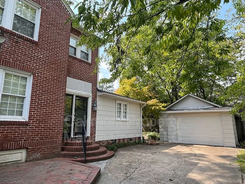 4 bed, 2.5 bath, 2590 sqft, $2,495 — Photo 4