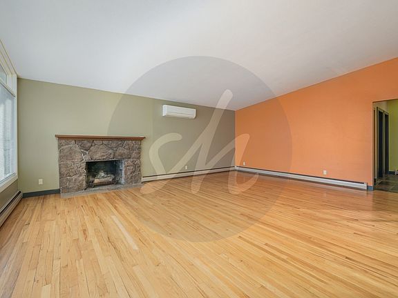 4th image of 526 W Ramona Ave