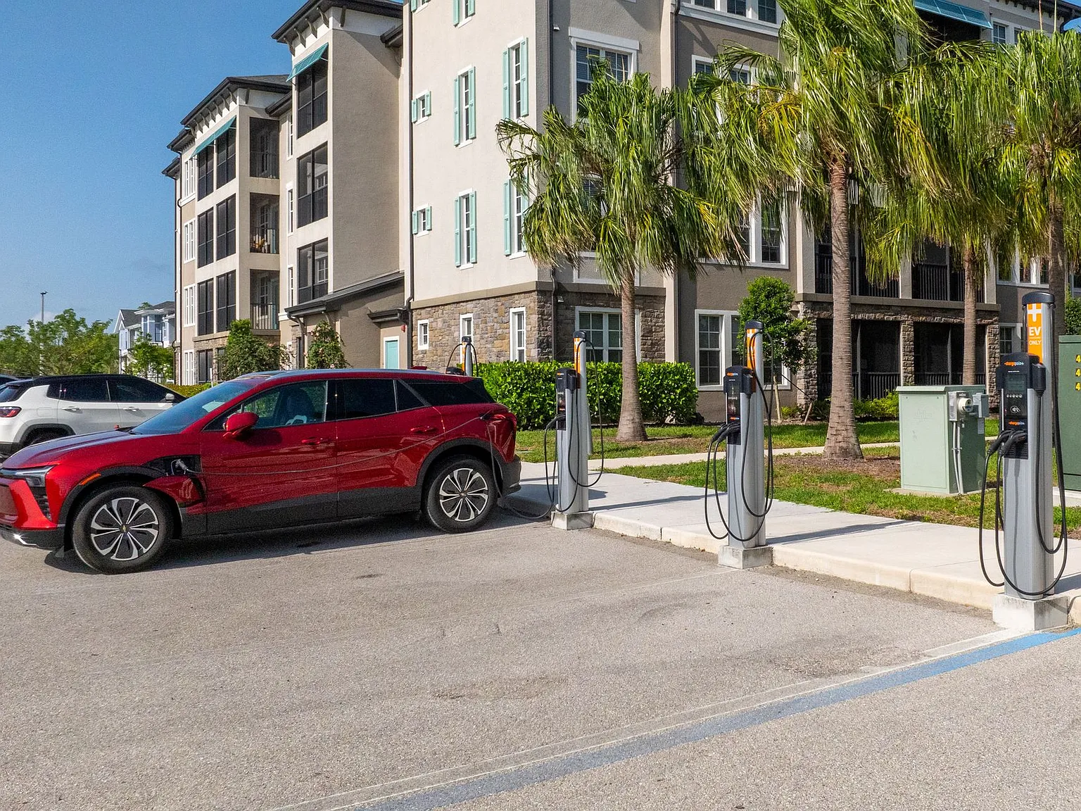 VIVE Apartments - Fort Myers, FL — Photo 4