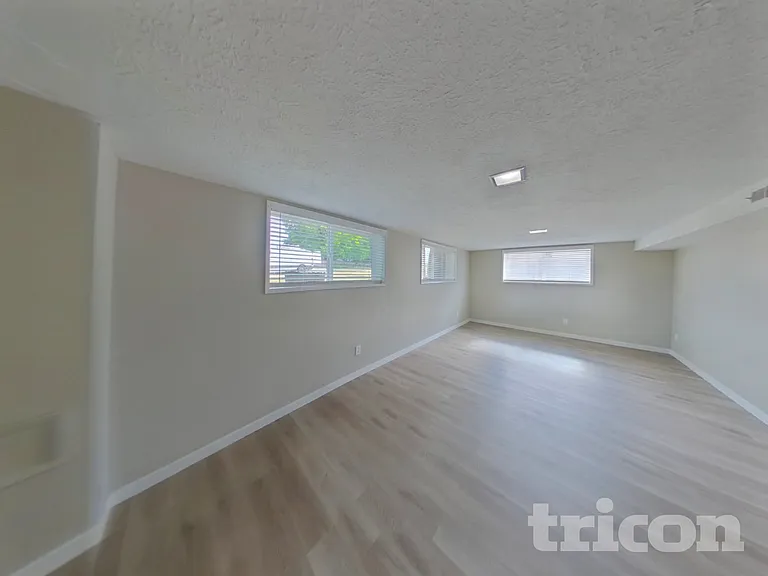 4201 NE 51st St — Photo 19
