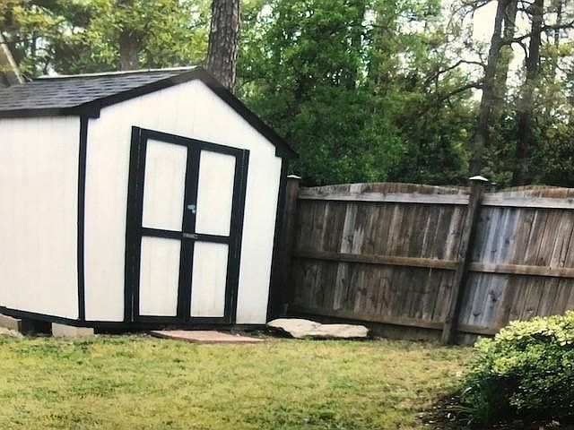 2nd image of 112 Foxglove Ln