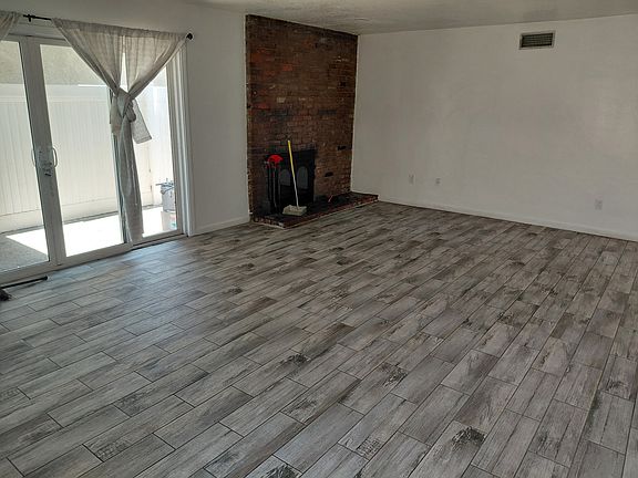 2nd image of 1481 N Riverside Ave