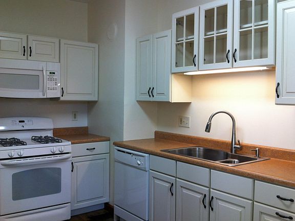 4th image of 211 W Pike St
