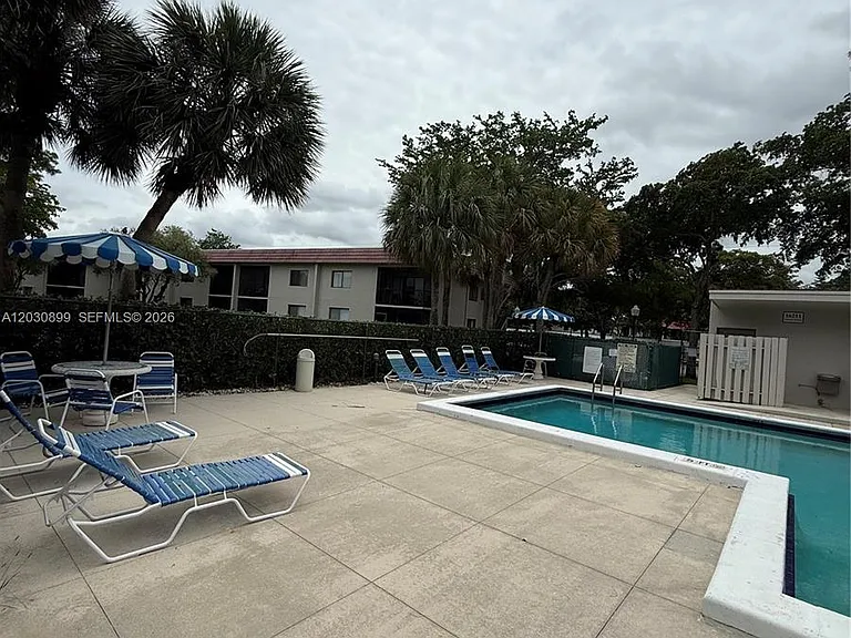 16184 Laurel Dr #204 — Photo 49