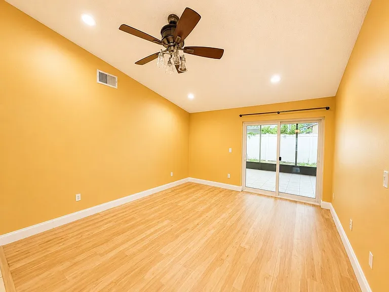 1009 Bartlett Ct — Photo 8