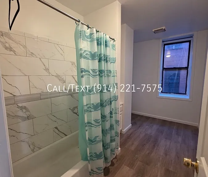 490 S Broadway — Photo 2