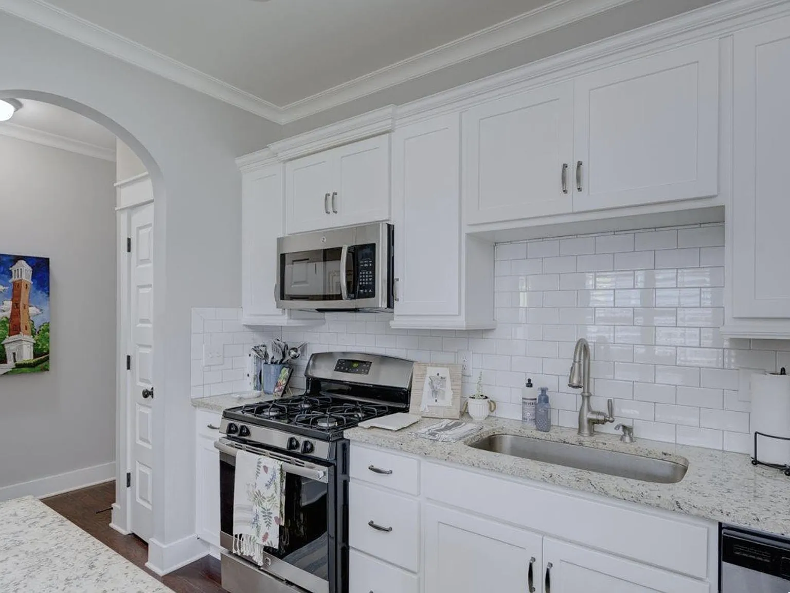 3 bed, 1745 sqft, $2,500 — Photo 2