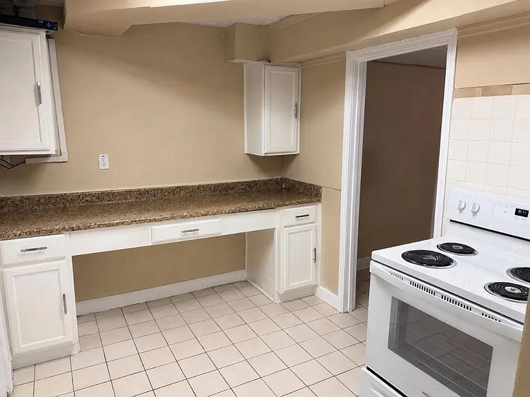 178 Leader Avenue — Photo 27