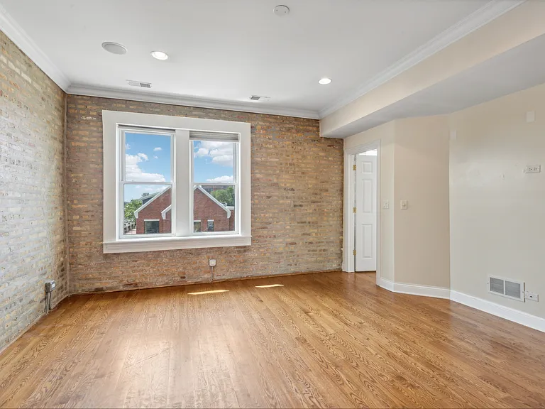 6146 N Ravenswood Ave — Photo 4
