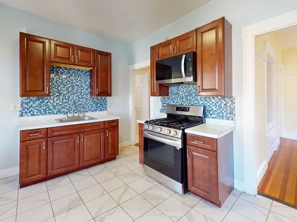 19 Nightingale St Floor 3, Dorchester Center, MA 02124