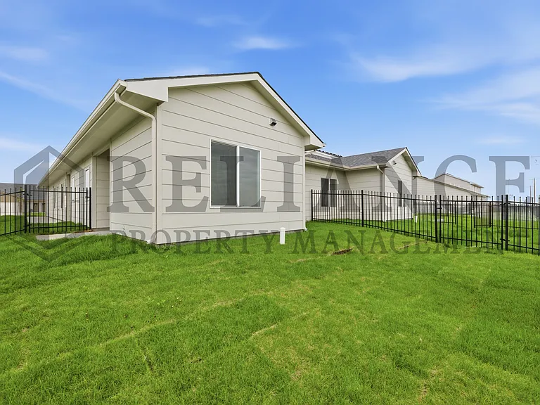 202 N Gowen St — Photo 8