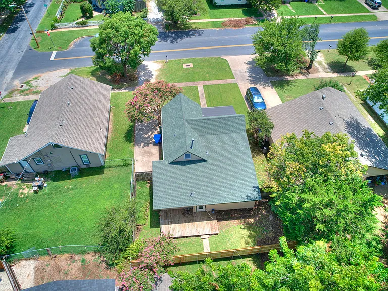 425 E Eufaula St — Photo 30