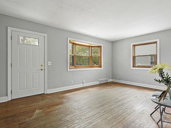 4th image of 2830 Hoard Street