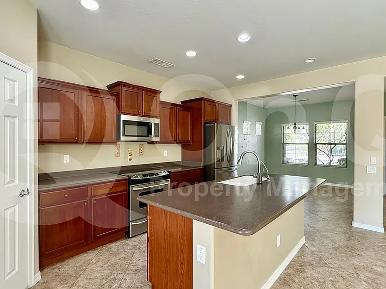 15928 N 22nd Ln — Photo 7