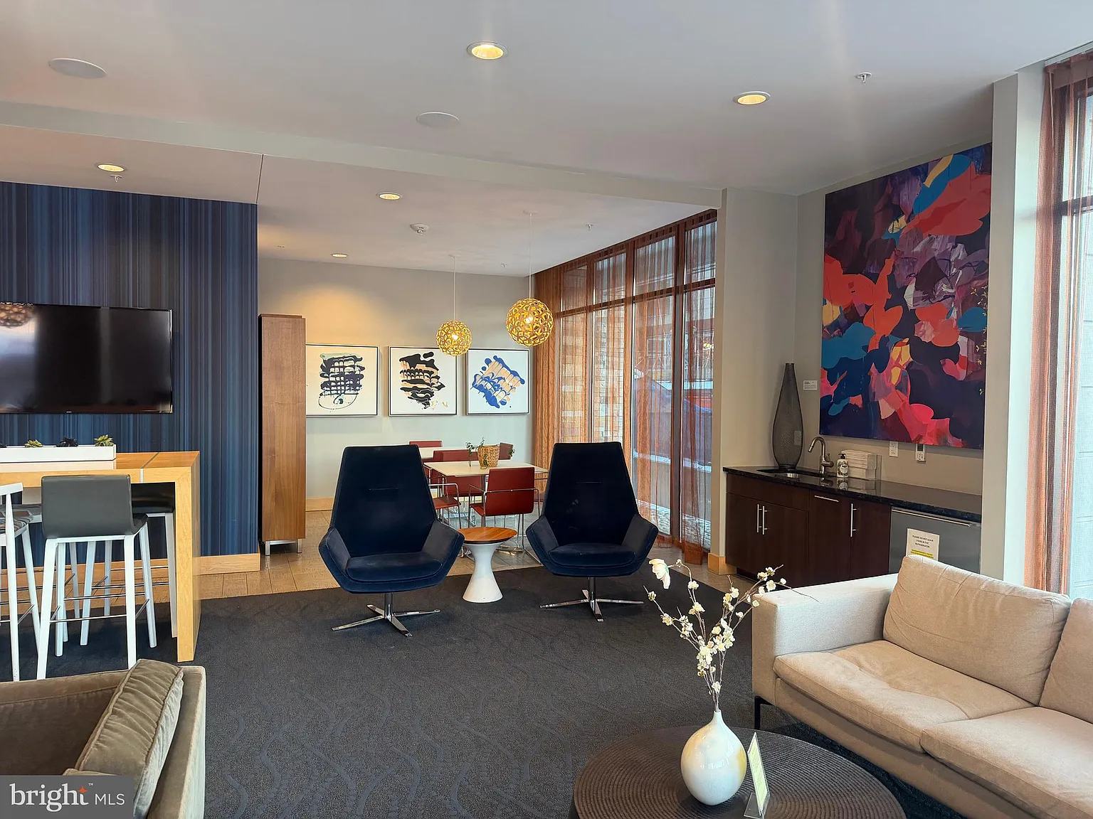 2 bed, 2.0 bath, 744 sqft, $2,000 — Photo 4