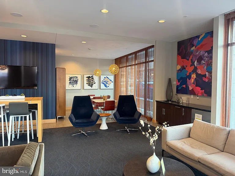 1320 Fenwick Ln #700 — Photo 4