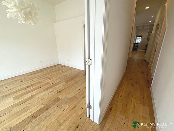 3rd image of 350 San Carlos St