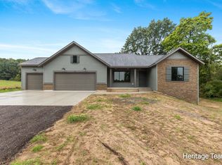 690 Pierce Rd, Plainwell, MI 49080