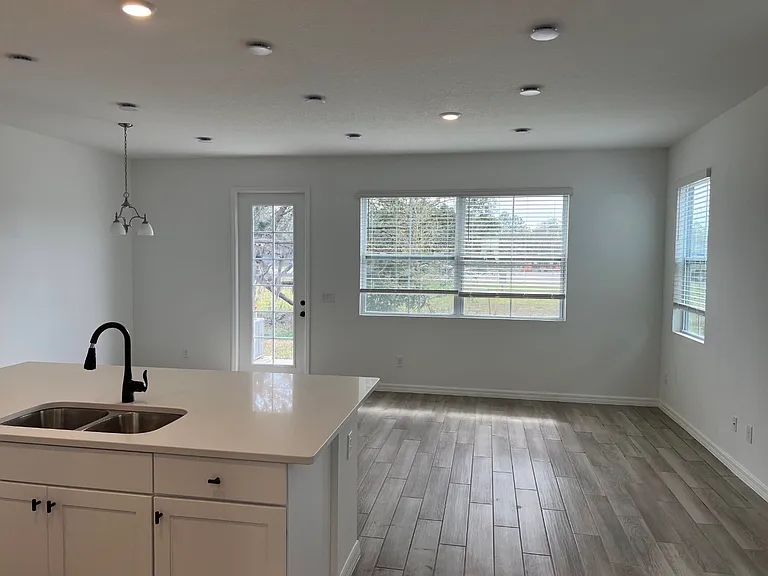815 Longboat Dr — Photo 10