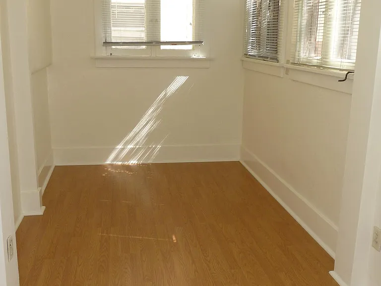 760 Orizaba Ave — Photo 11