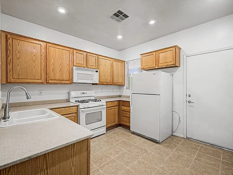 2539 Evening Twilight Ave — Photo 7