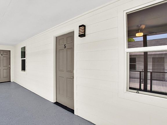 4th image of 912 Church St #13