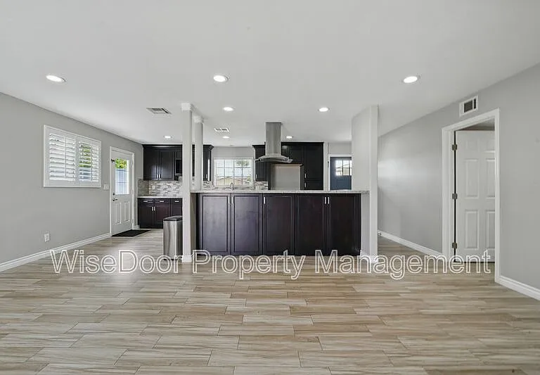 387 E Nubia St — Photo 35