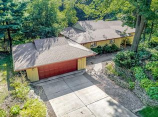 140 Crestview Dr N, Maplewood, MN 55119
