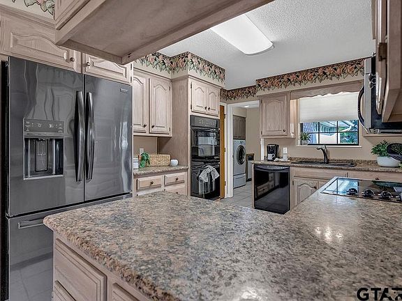 5th image of 310 Hideaway Ln E