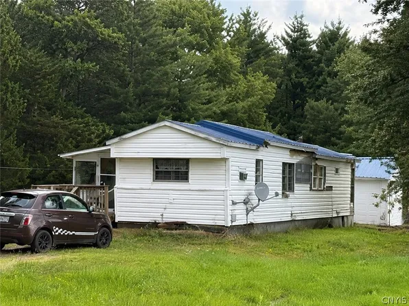 2718 Us Route 11 Hwy, Parish, NY 13131