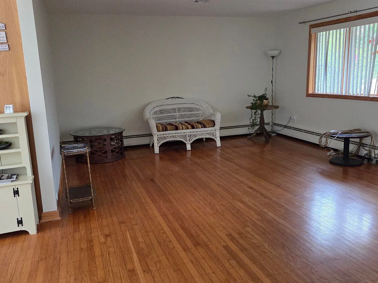 3 bed, 2.0 bath, 1700 sqft, $3,350 — Photo 3