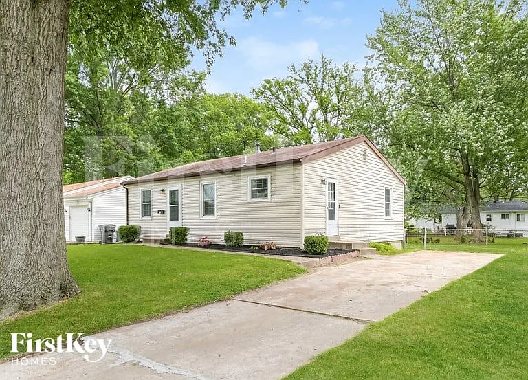 42 Mercury Dr — Photo 2