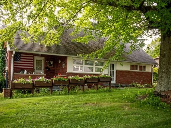2210 Brighton Rd, Ellwood City, PA 16117