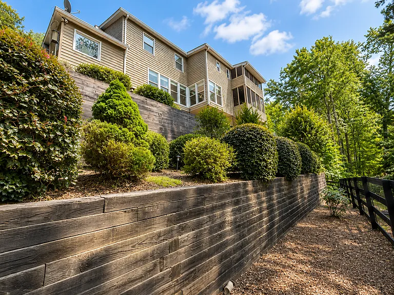 8710 Mount Rushmore Dr — Photo 32