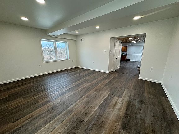 3rd image of 181 Eaton St
