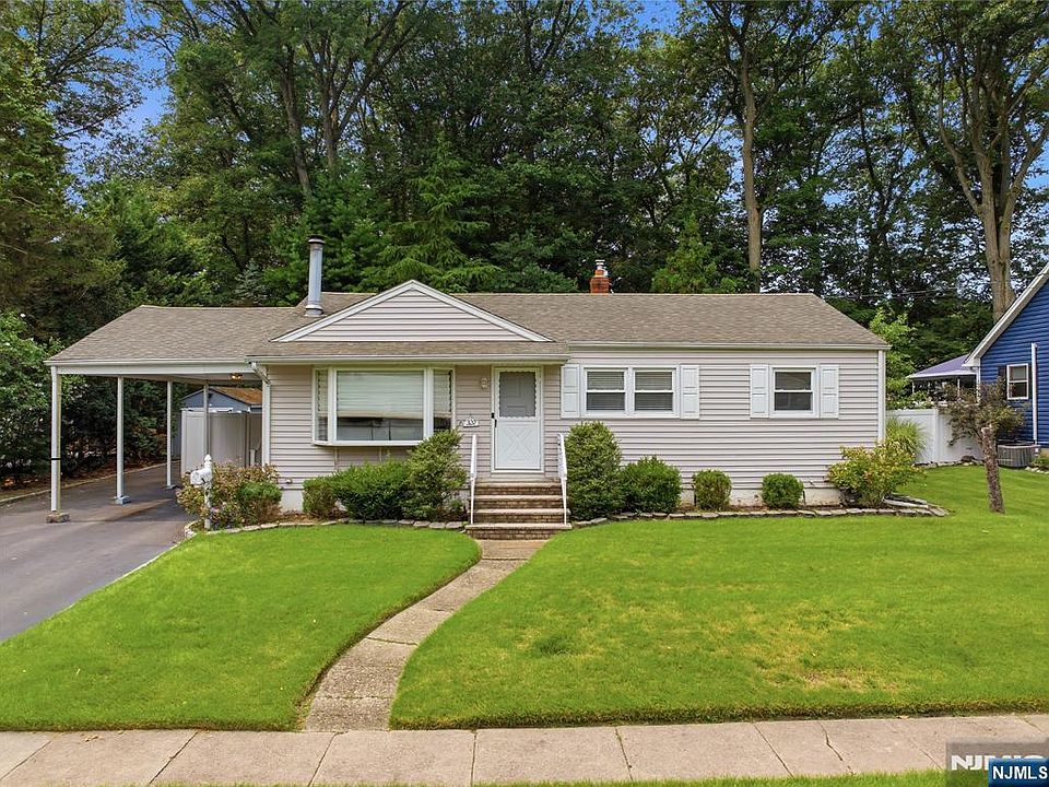 1st image of 320 Ridgewood Blvd N