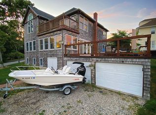 76 Gaspee Point Dr, Warwick, RI 02888