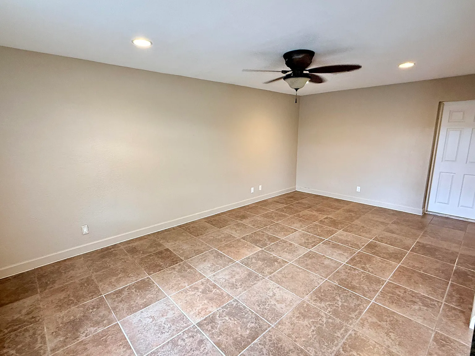 3 bed, 2.0 bath, 1912 sqft, $3,100 — Photo 4