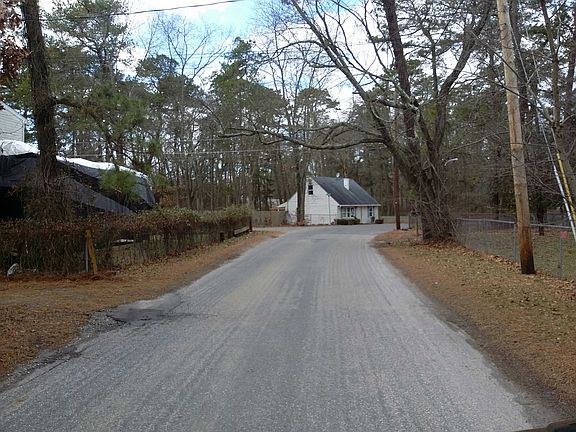 4th image of 79 Clematis St
