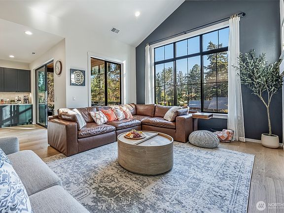 5th image of 408 W 6th Street