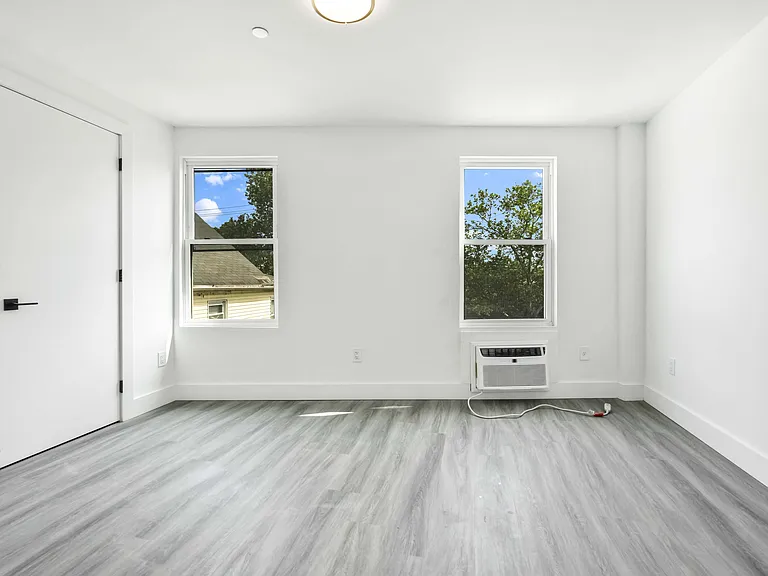 1278 E 222nd St #2 — Photo 9
