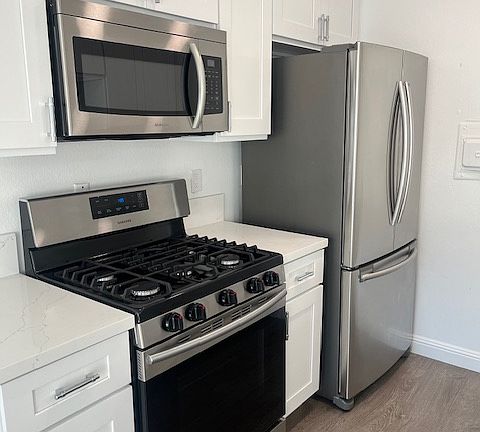 3rd image of 441 W Burchett St #1B-1Ba-605Sqft