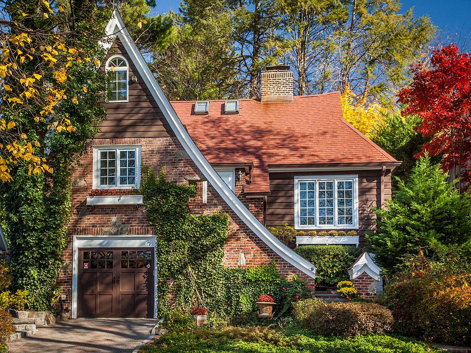 1st image of 9 Harmony Dr