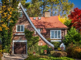 9 Harmony Dr, Larchmont, NY 10538