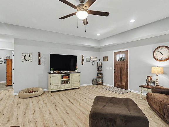 5th image of 378 Randall Ln