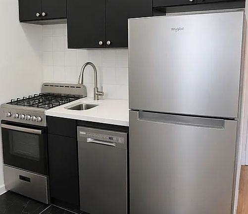 4th image of 165 Attorney St APT 4B